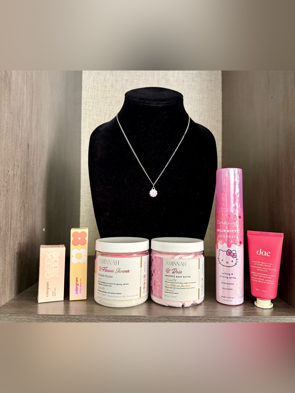 $235 Aminnah The Crème Shop Coach Crystal Flower 7 Piece Bundle